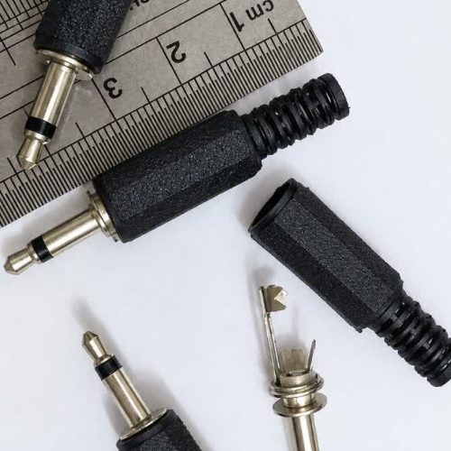 سرکابل ۳٫۵AUX یک خط صاف پلاستیکی