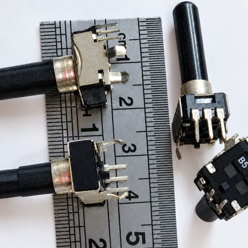 ولوم ۵۰۰ کیلو جاروبرقی دسته مشکی ۳ پین
